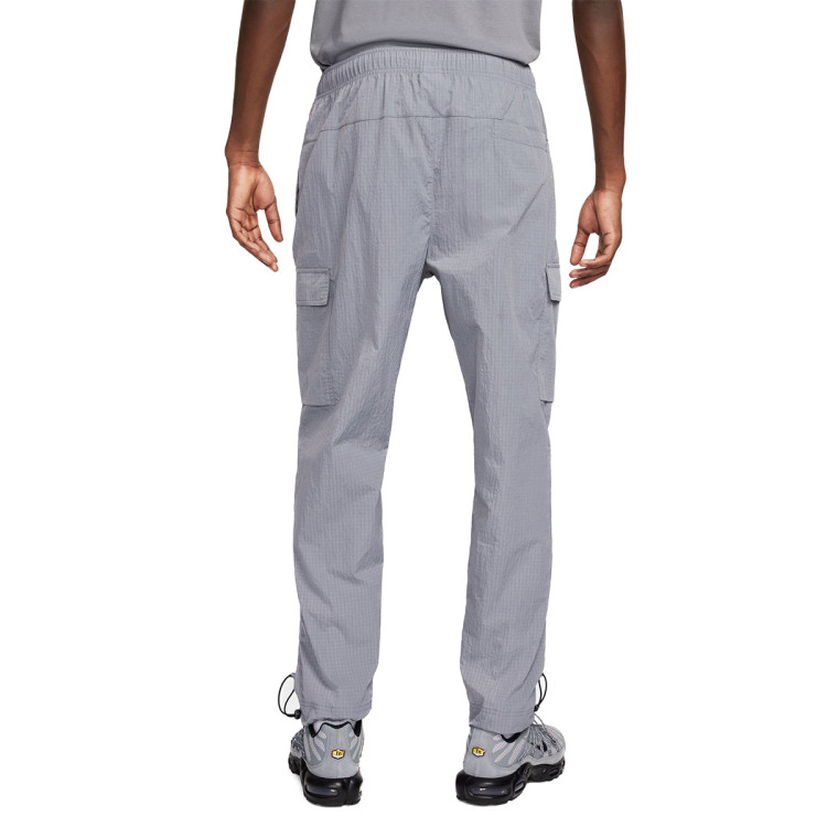 pantalon-largo-nike-sportswear-spu-ltwt-woven-cool-grey-anthracite-1.jpg
