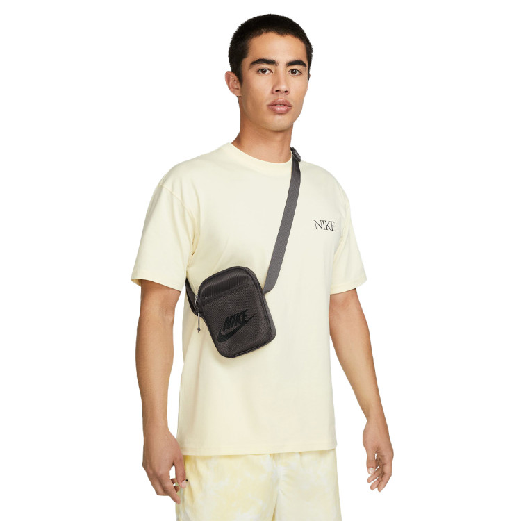 nike-bandolera-heritage-medium-ash-medium-ash-black-2.jpg