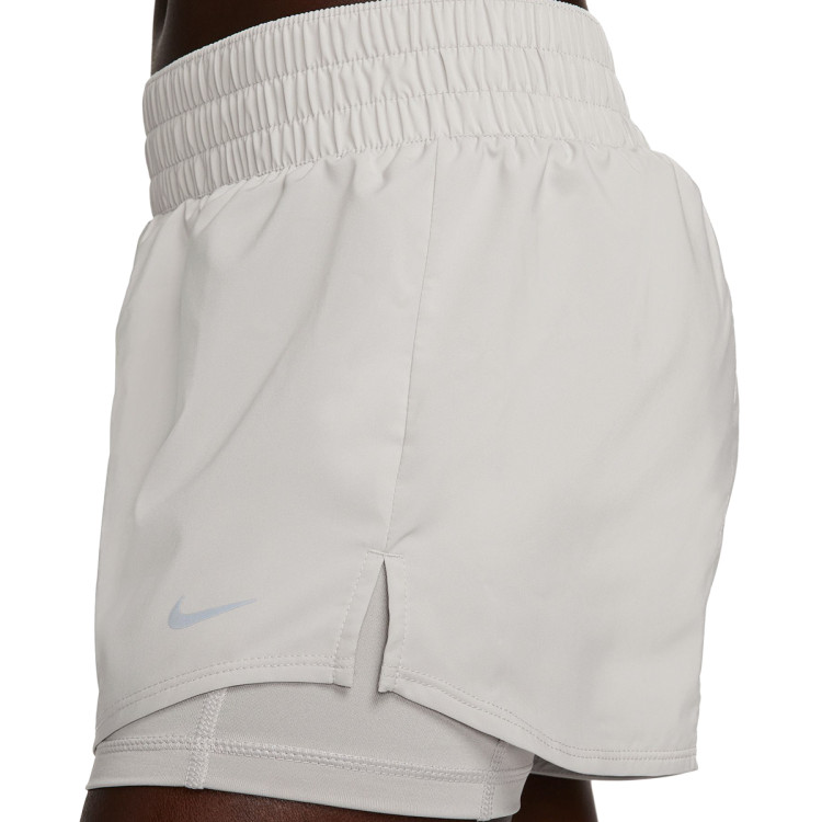 pantalon-corto-nike-dri-fit-one-mujer-iron-ore-reflective-silver-2.jpg