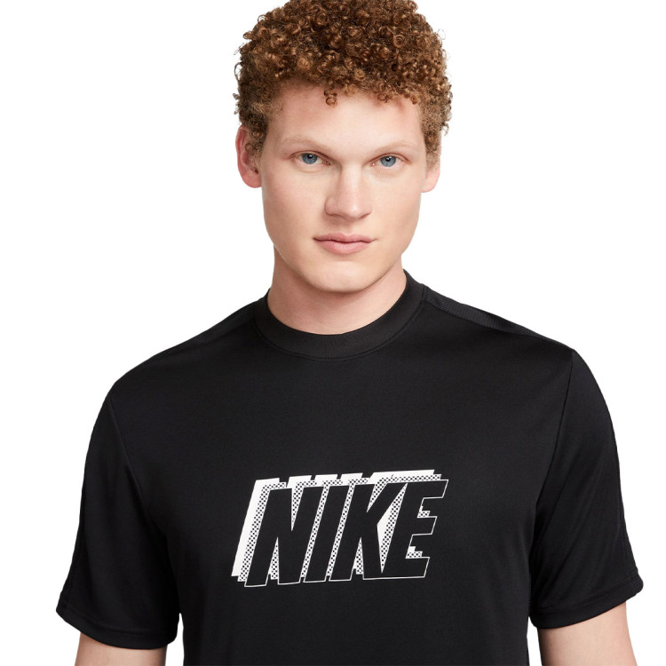 camiseta-nike-dri-fit-graphic-black-white-2