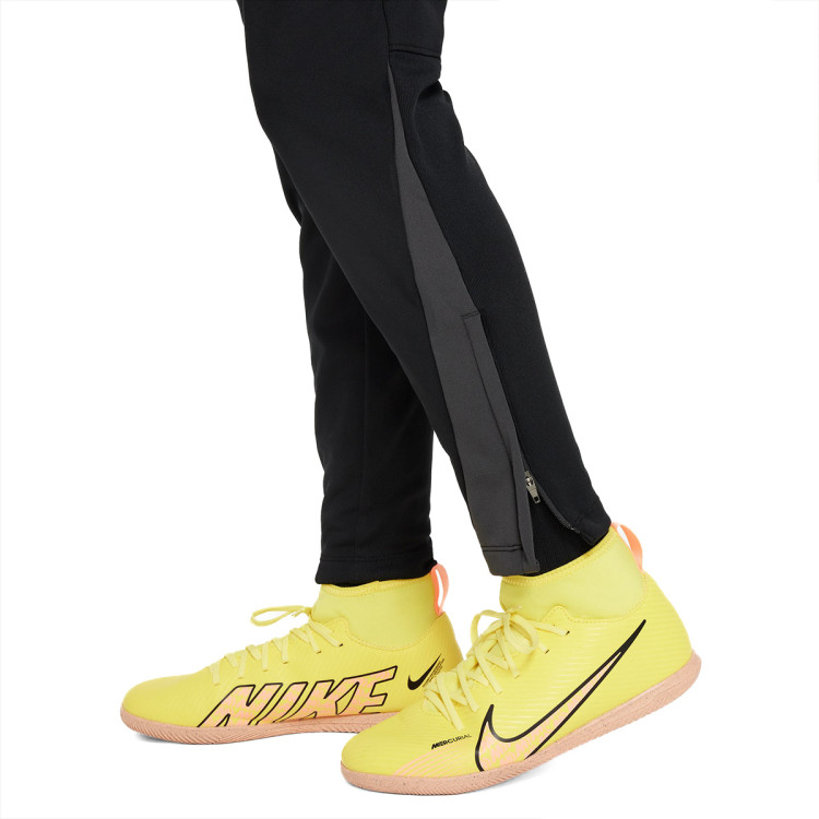 pantalon-largo-nike-therma-fit-academy-winter-warrior-nino-black-anthracite-reflective-silver-3.jpg