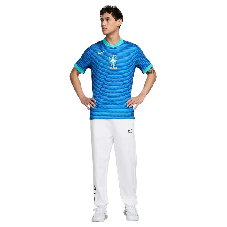 camiseta-nike-brasil-segunda-equipacion-copa-america-2024-soar-light-retro-dynamic-yellow-2
