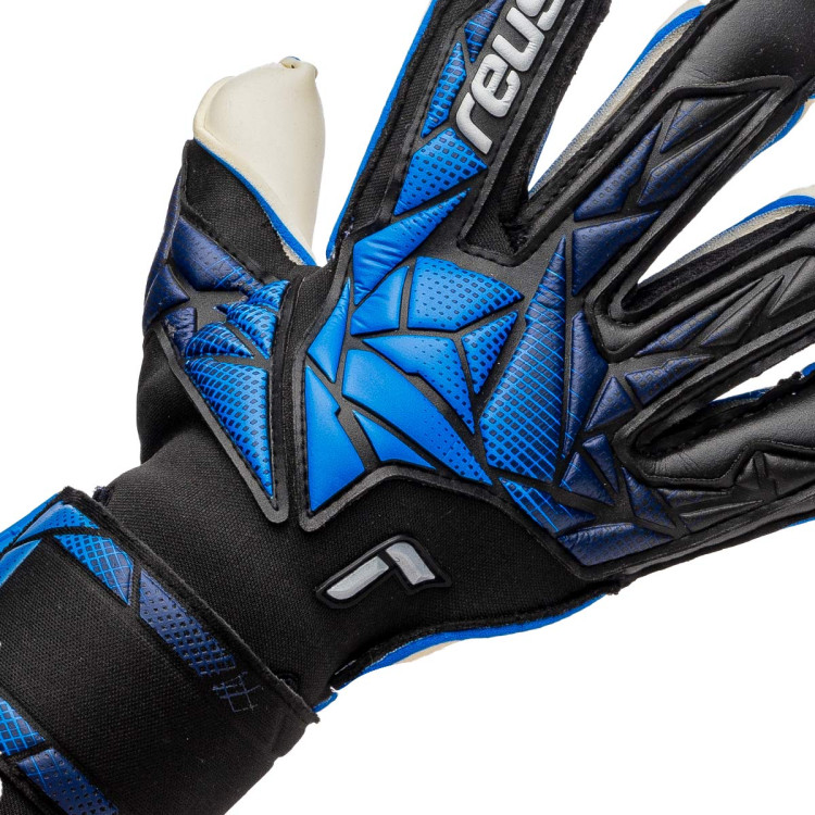guantes-reusch-attrakt-regrip-black-electric-blue-4