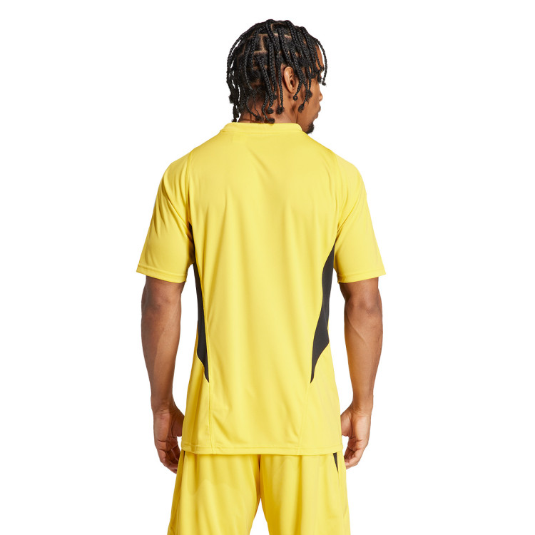 camiseta-adidas-juventus-training-2023-2024-bold-gold-3
