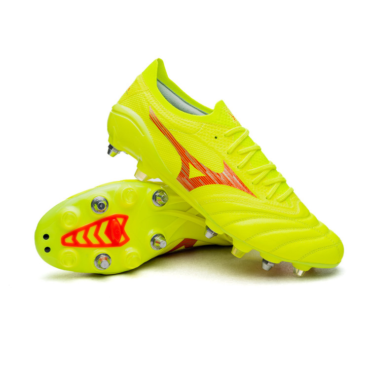 mizuno yellow football boots