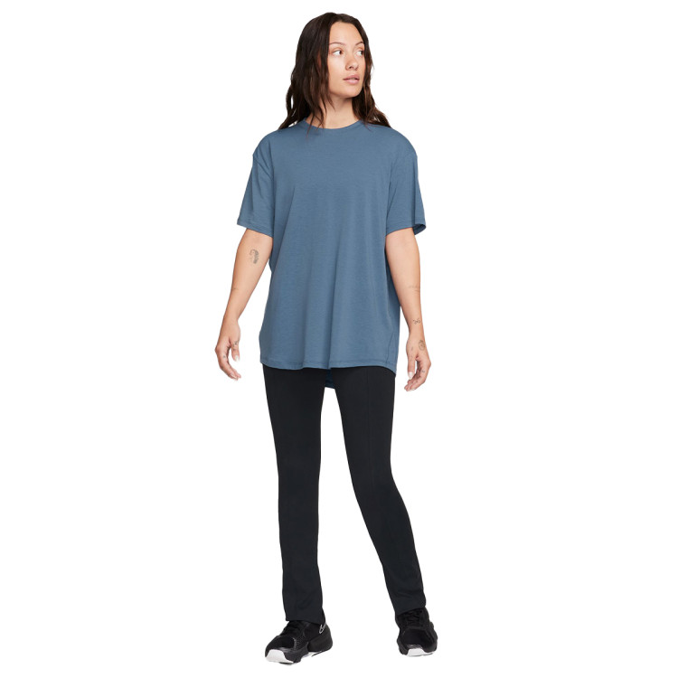 camiseta-nike-one-relaxed-mujer-diffused-blue-black-2
