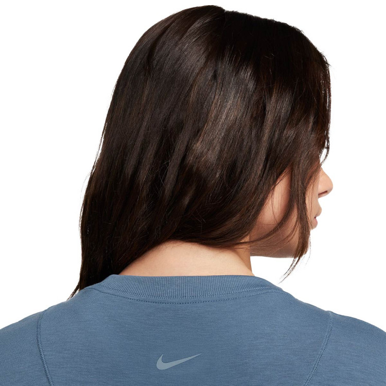 camiseta-nike-one-relaxed-mujer-diffused-blue-black-3