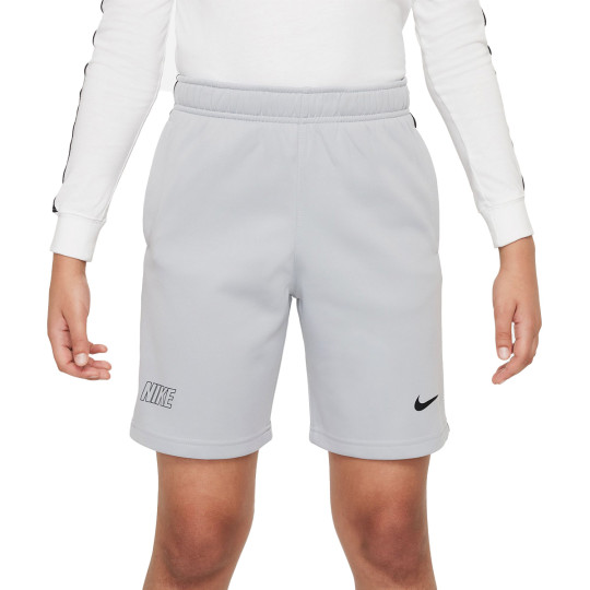 shorts ensemble nike repeat