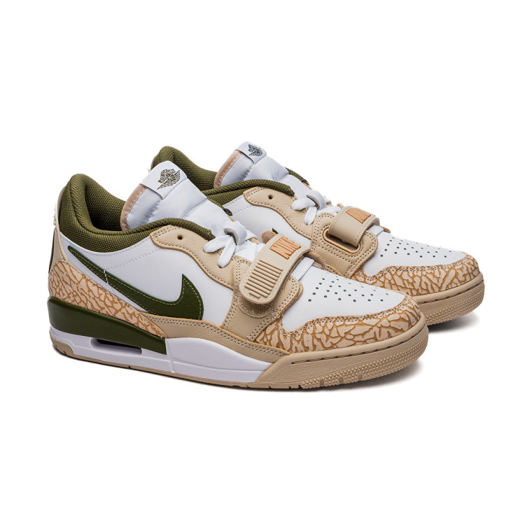 Trainers Nike Air Legacy Low White Black Futbol Emotion