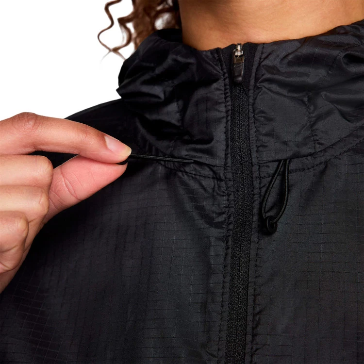 chubasquero-nike-essential-black-white-3