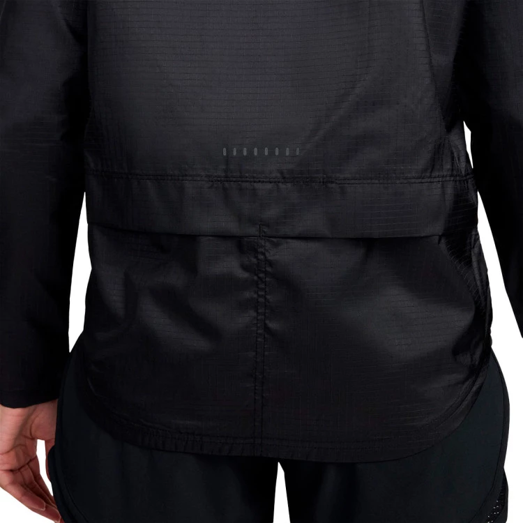 chubasquero-nike-essential-black-white-5