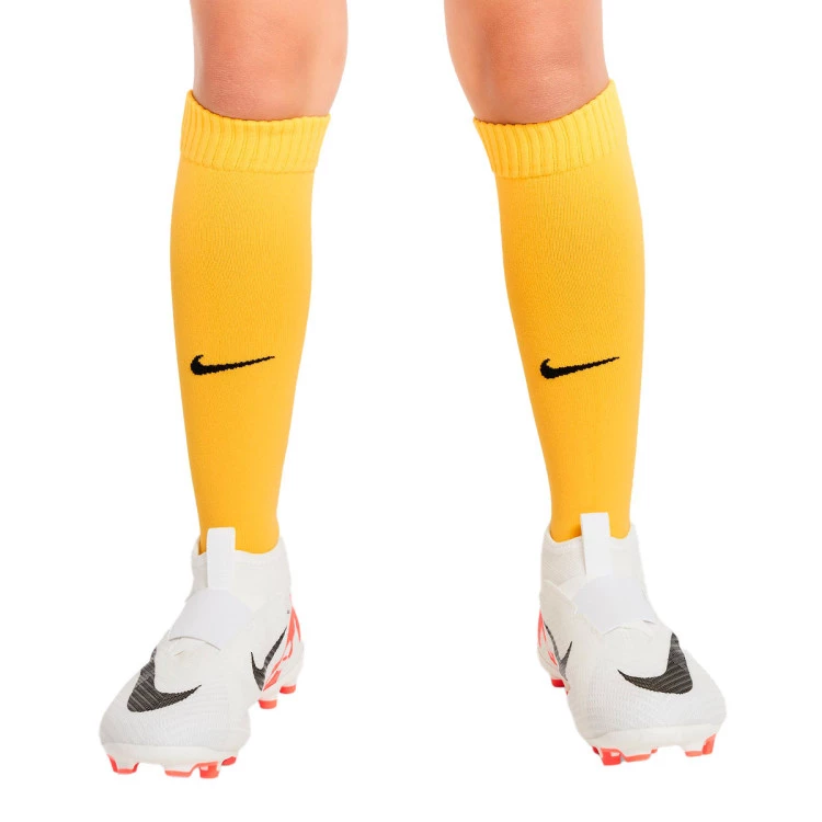 conjunto-nike-fc-barcelona-segunda-equipacion-portero-2024-2025-nino-tour-yellow-university-gold-black-6