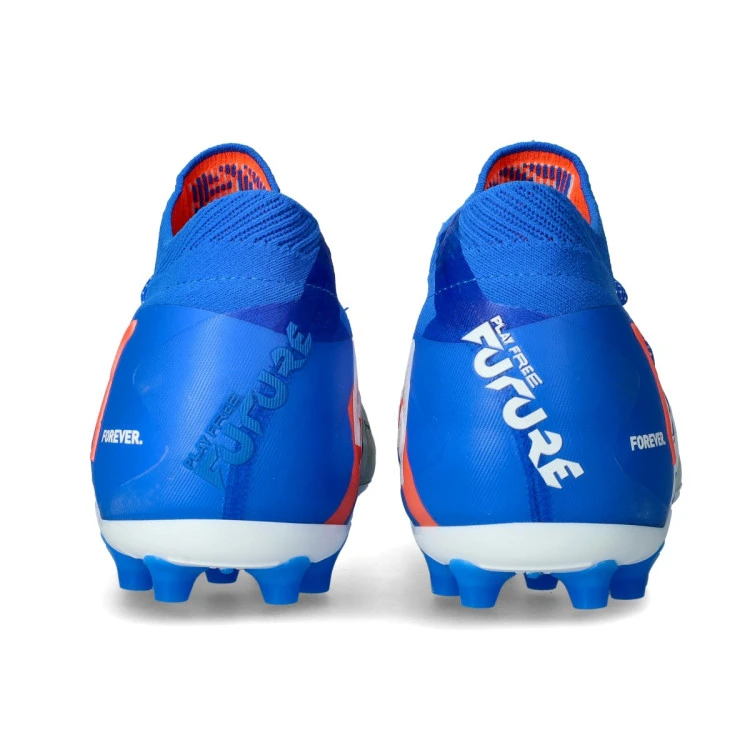 bota-puma-future-8-ultimate-forever-mg-white-ultra-blue-feather-gray-black-glowing-4