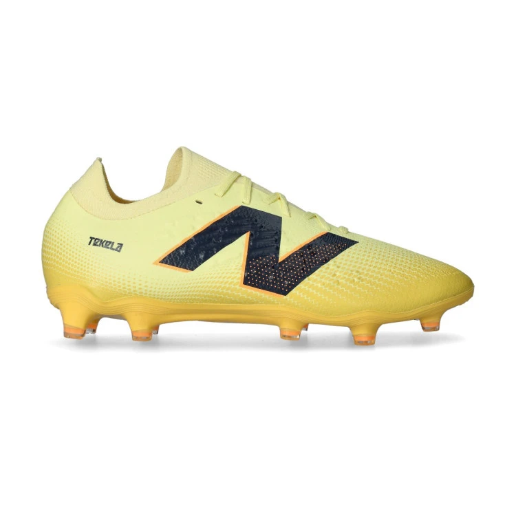 bota-new-balance-tekela-magia-low-laced-fg-v4-naranja-1