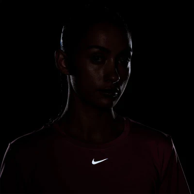 Nike Camiseta One Classic Dri-FIT Mujer — photo 4