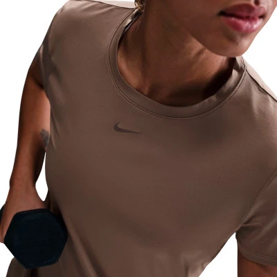Nike Camiseta One Classic Dri-FIT Mujer — foto 3
