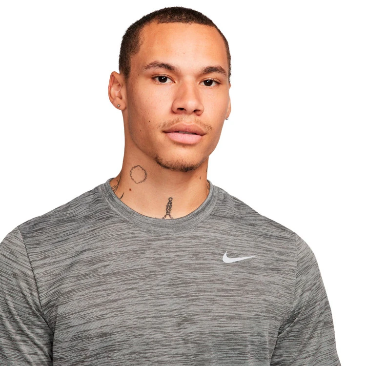 camiseta-nike-dri-fit-iron-grey-pure-matte-silver-2