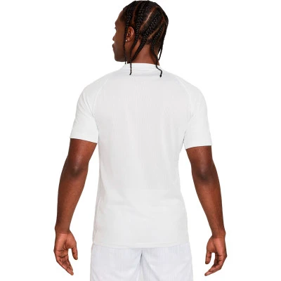 Playera Academy Essentials