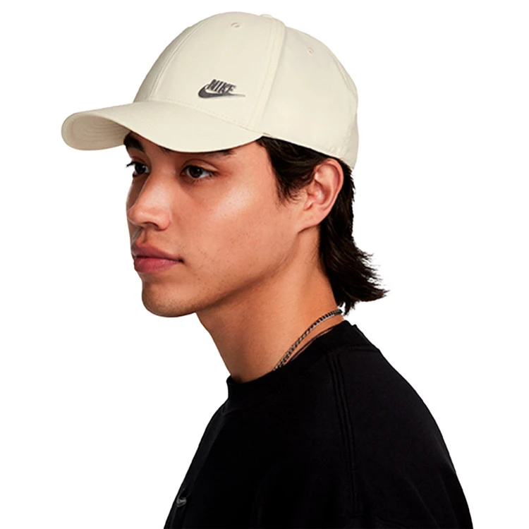 gorra-nike-dri-fit-club-coconut-milk-metallic-silver-3