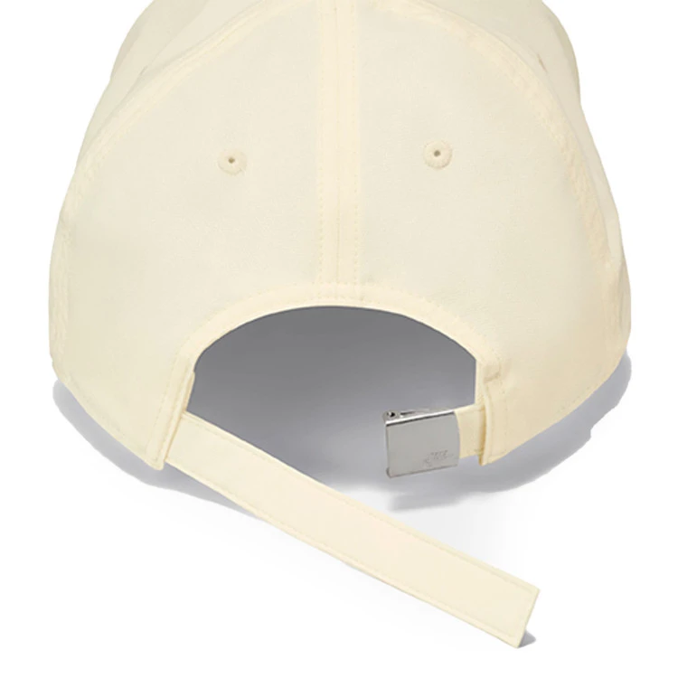 gorra-nike-dri-fit-club-coconut-milk-metallic-silver-4
