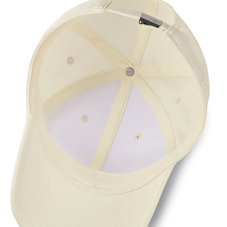gorra-nike-dri-fit-club-coconut-milk-metallic-silver-5