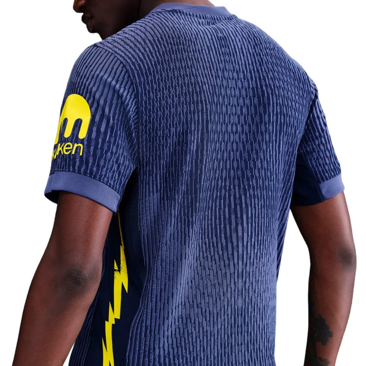 camiseta-nike-atletico-de-madrid-segunda-equipacion-authentic-2025-2026-binary-blue-dk-purple-dust-vibrant-yellow-ful-3