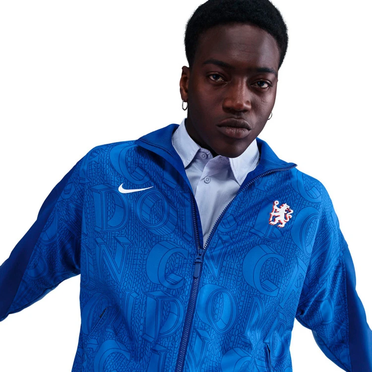 chaqueta-nike-chelsea-fc-pre-match-2025-2026-rush-blue-game-royal-white-no-sponsor-hm-2