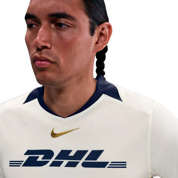camiseta-nike-pumas-primera-equipacion-2025-2026-sail-club-gold-full-sponsor-3