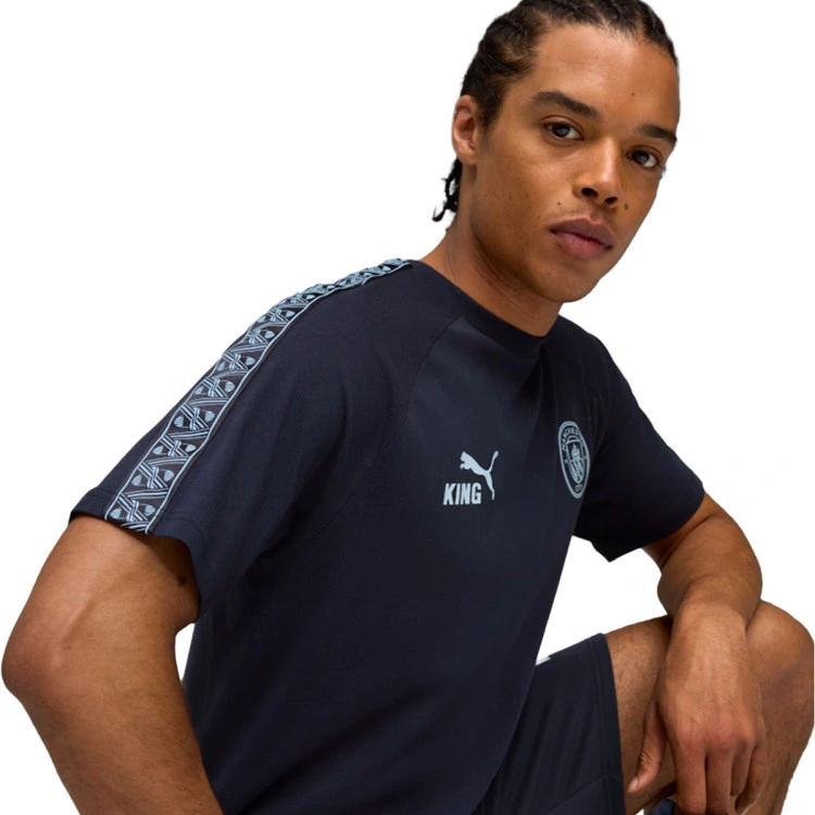 camiseta-puma-manchester-city-fanswear-2025-2026-deep-navy-team-light-blue-2