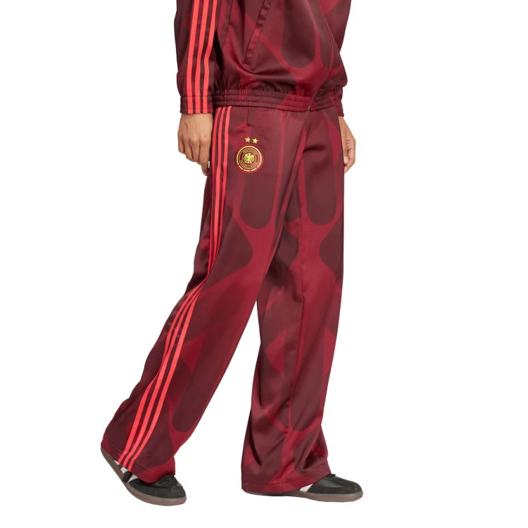 pantalon-largo-adidas-germany-dfb-fanswear-eurocopa-femenina-2025-mujer-team-coll-burgundy-team-maroon-2