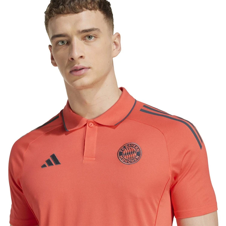 polo-adidas-fc-bayern-fanswear-2025-2026-easy-coral-3
