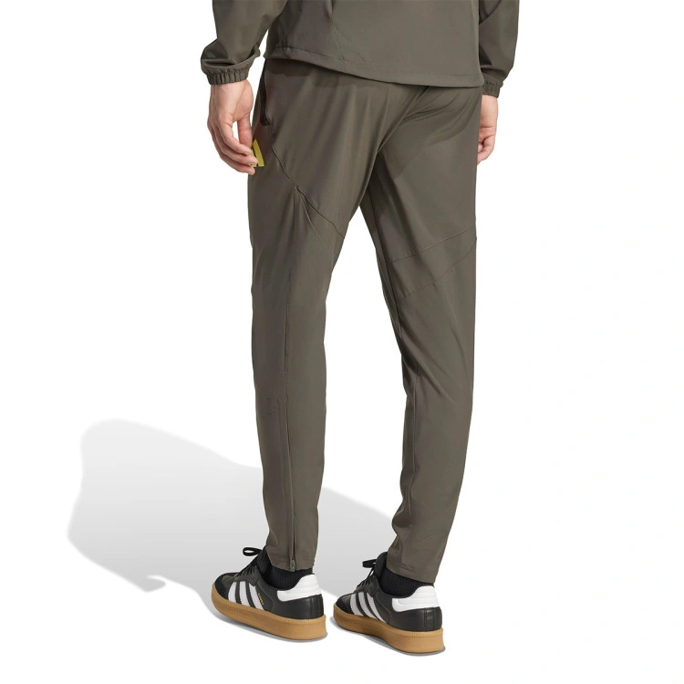pantalon-largo-adidas-real-madrid-fanswear-2025-2026-utility-grey-semi-frozen-yellow-1