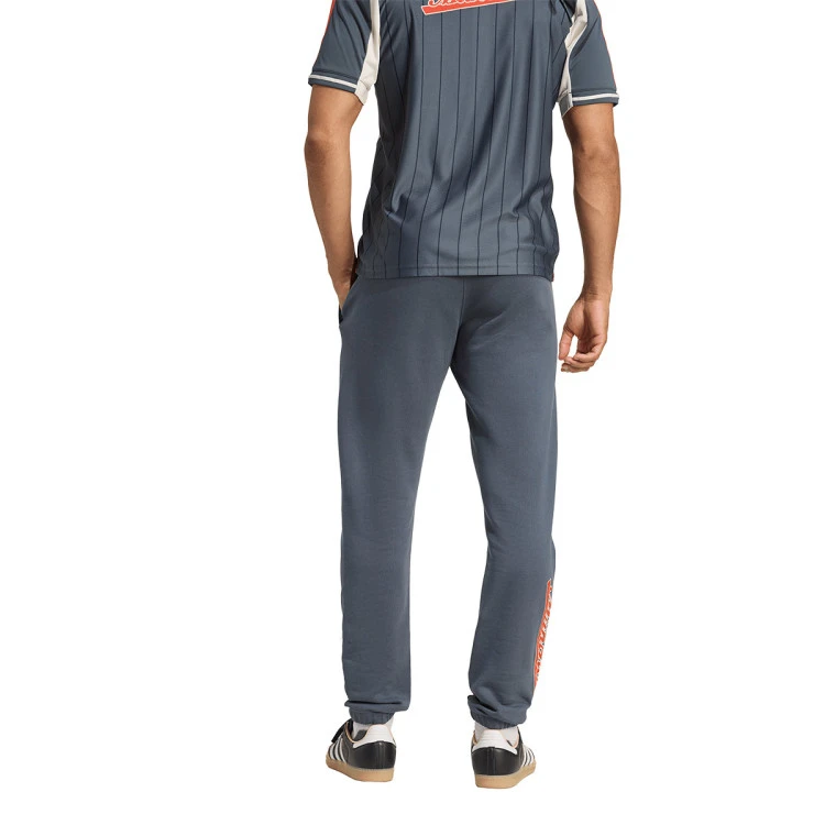pantalon-largo-adidas-fc-bayern-fanswear-2025-2026-bold-onix-off-white-1