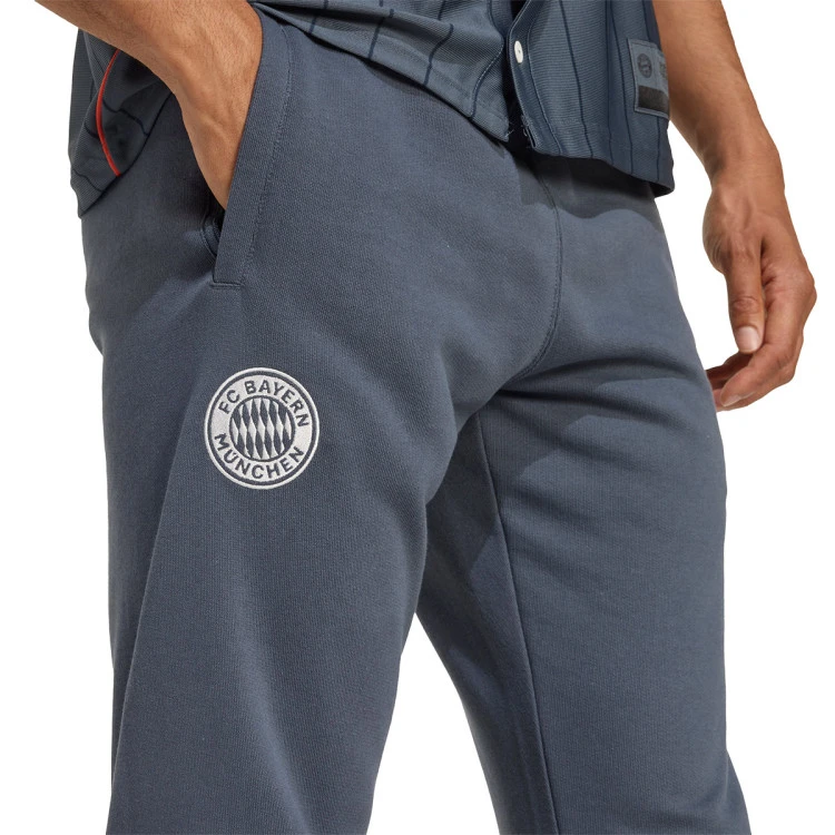 pantalon-largo-adidas-fc-bayern-fanswear-2025-2026-bold-onix-off-white-2
