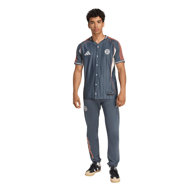 pantalon-largo-adidas-fc-bayern-fanswear-2025-2026-bold-onix-off-white-4