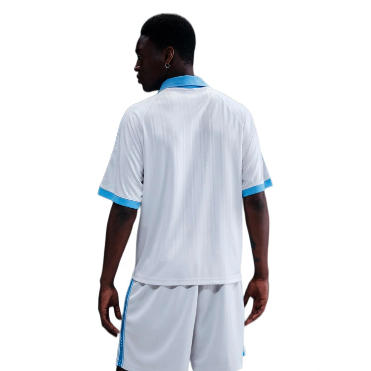 camiseta-nike-sportswear-photon-dust-1