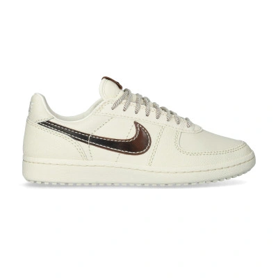Tenis Field General