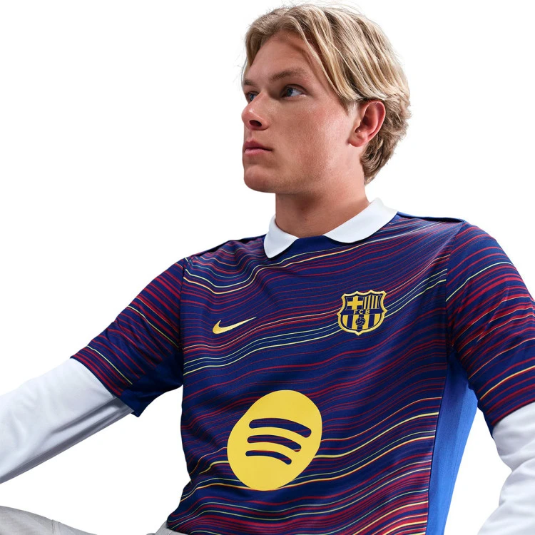 camiseta-nike-fc-barcelona-pre-match-2025-2026-deep-royal-blue-deep-royal-blue-noble-red-mid-4