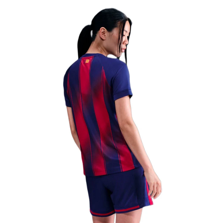 pantalon-corto-nike-fc-barcelona-primera-equipacion-2025-2026-mujer-deep-royal-blue-noble-red-midwest-gold-1