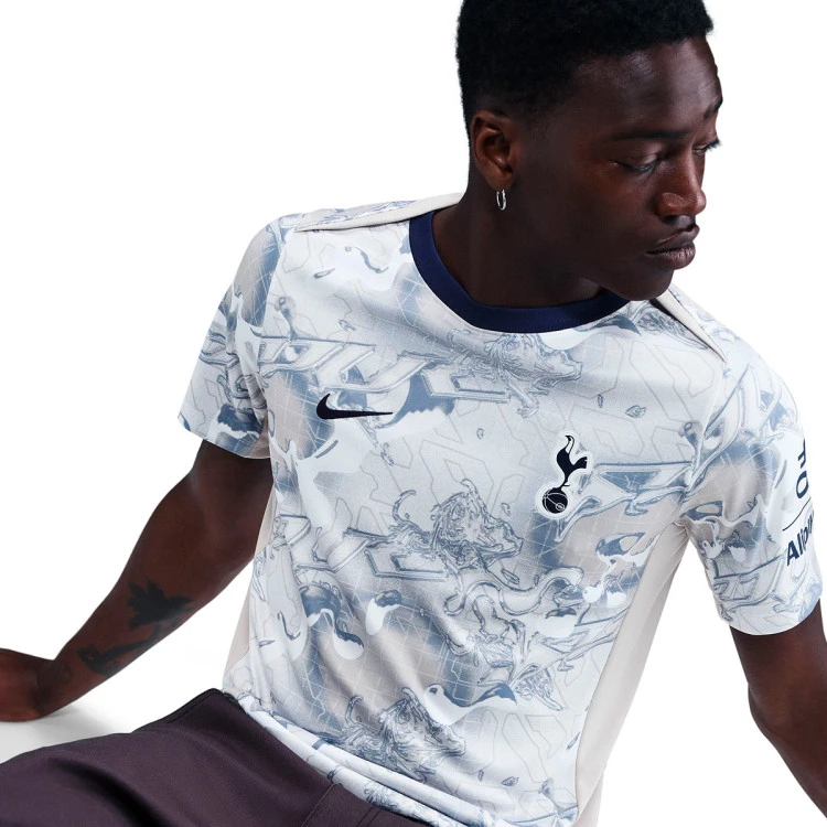 camiseta-nike-tottenham-hotspur-fc-pre-match-2025-2026-white-lt-iron-ore-binary-blue-1