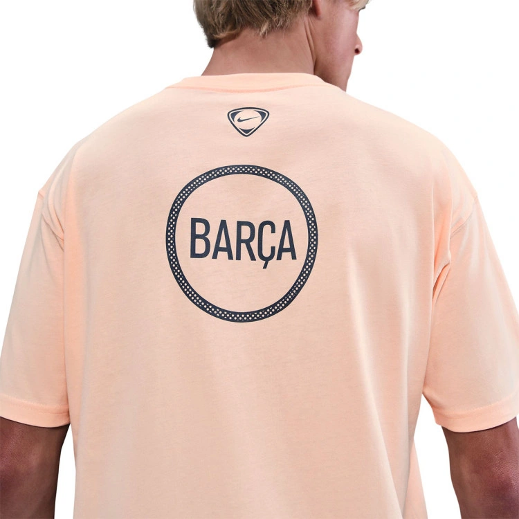 camiseta-nike-fc-barcelona-fanswear-2025-2026-crimson-tint-3