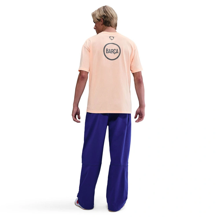 camiseta-nike-fc-barcelona-fanswear-2025-2026-crimson-tint-6