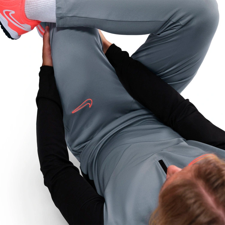 pantalon-largo-nike-academy-25-cool-grey-cool-grey-bright-crimson-4