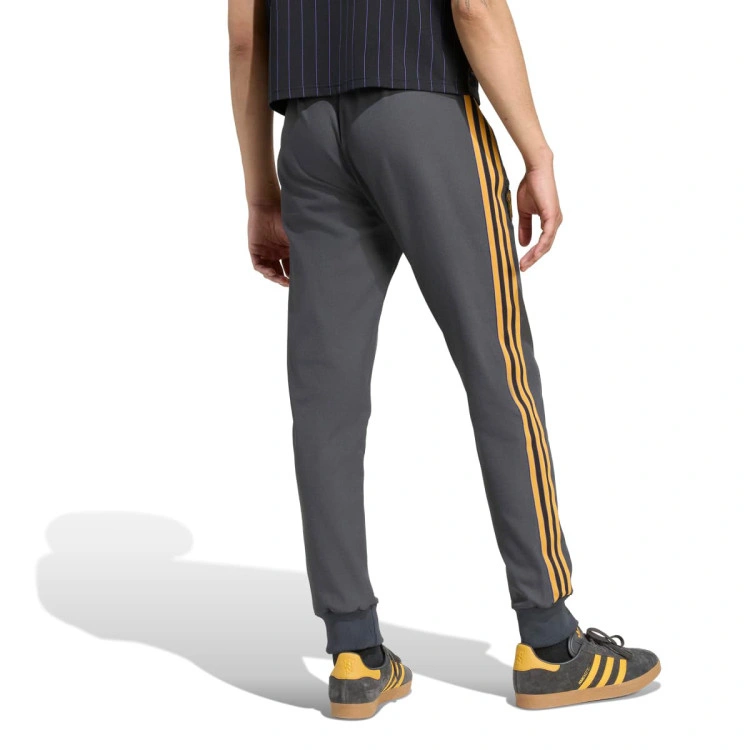 pantalon-largo-adidas-manchester-united-icons-fanswear-2025-2026-utility-black-1