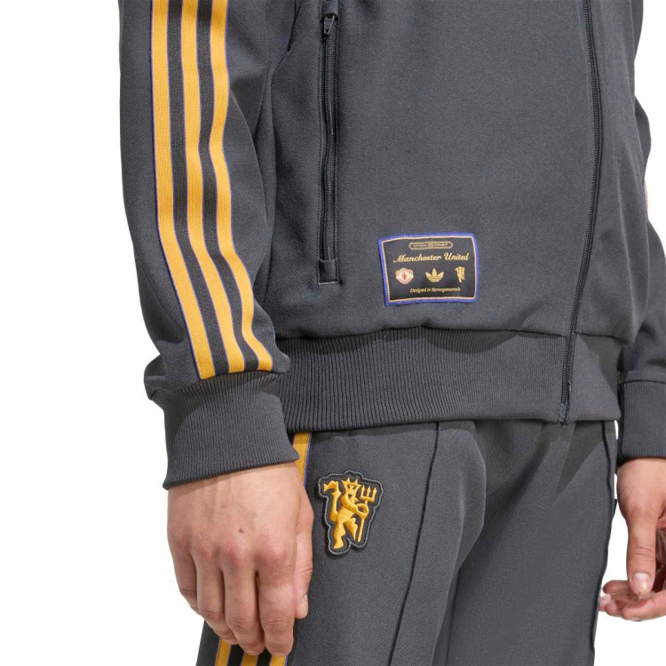 chaqueta-adidas-manchester-united-icons-fanswear-2025-2026-utility-black-3