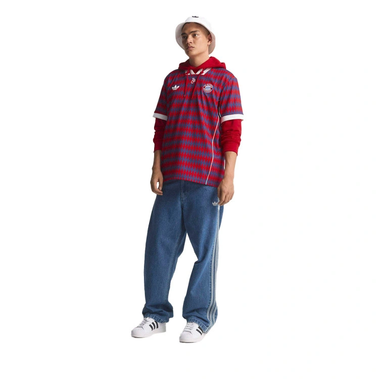 camiseta-adidas-fc-bayern-lifestyler-fanswear-2025-2026-red-dark-blue-8