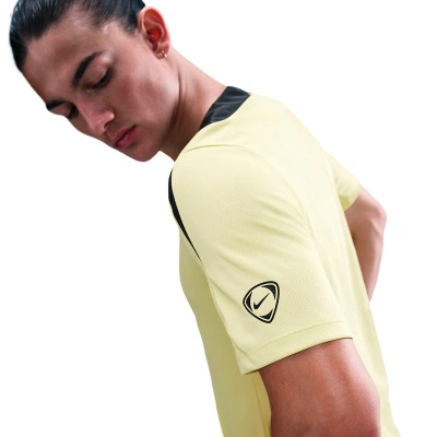 T-Shirt Training Strike