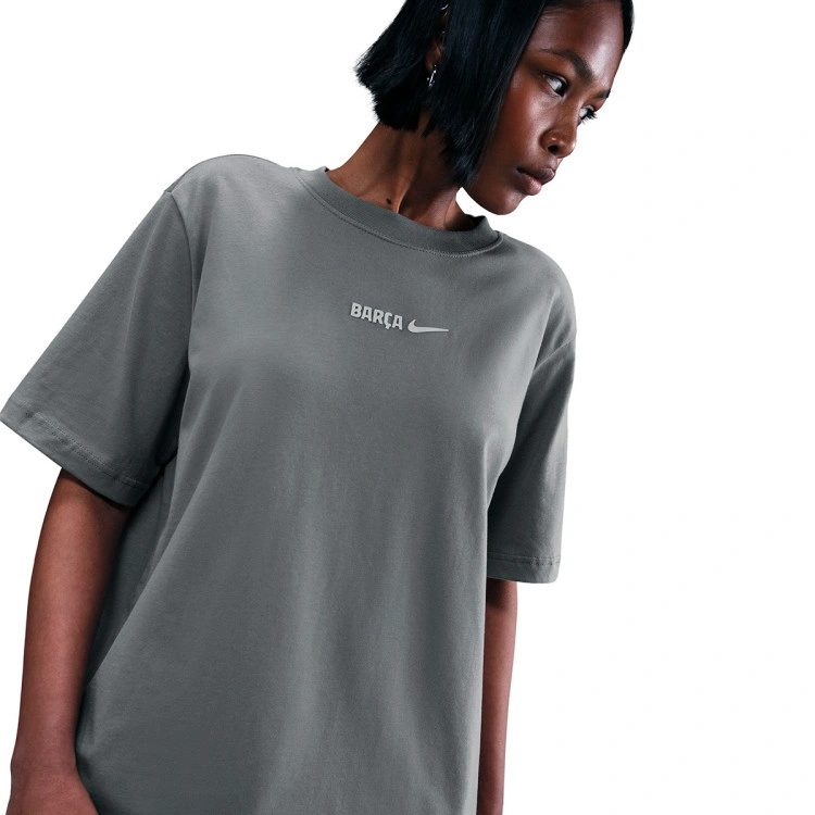 camiseta-nike-fc-barcelona-fanswear-2025-2026-mujer-smoke-grey-2