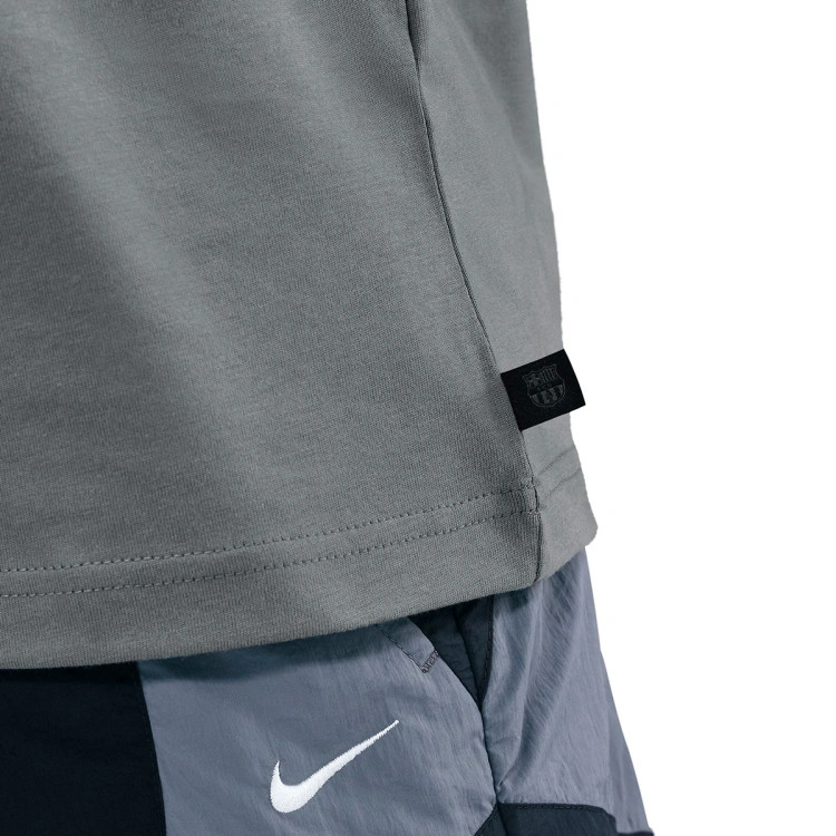 camiseta-nike-fc-barcelona-fanswear-2025-2026-mujer-smoke-grey-5