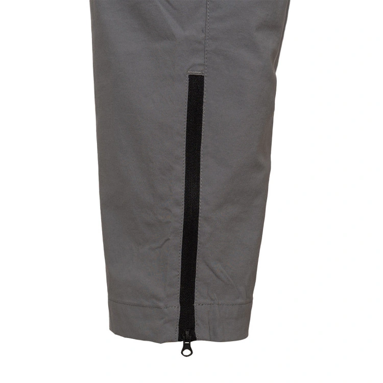 pantalon-largo-nike-fc-barcelona-woven-tech-fanswear-2025-2026-smoke-grey-lt-smoke-grey-lt-smoke-grey-no-spo-7